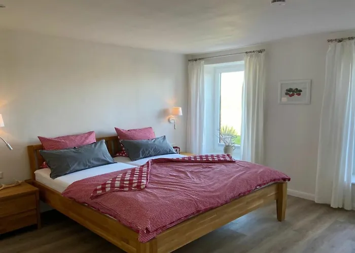 Spacious With Balcony *